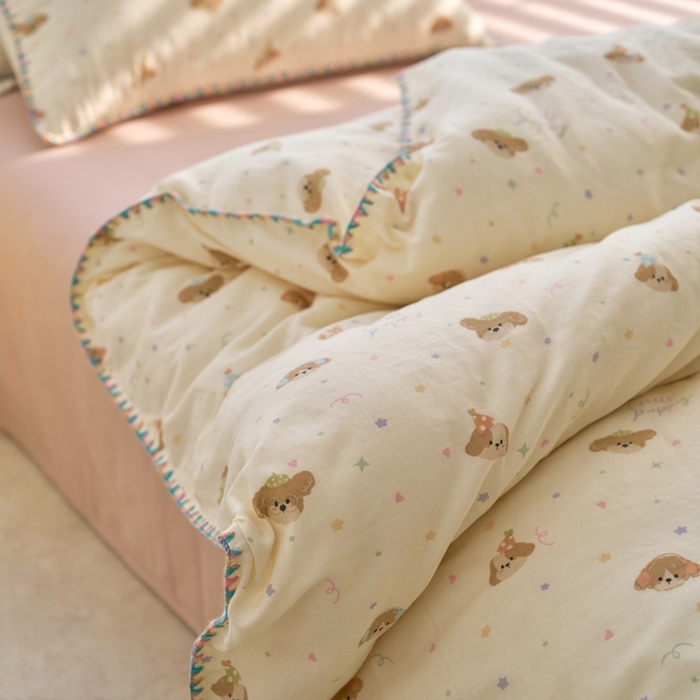 91家纺网 家纺一手货源 找家纺 洋铭区（原狠狠爱） 2025新款全棉彩边双层四件套 呼呼小熊