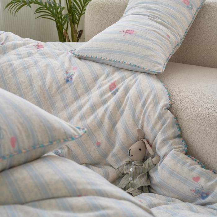 91家纺网 家纺一手货源 找家纺 洋铭区（原狠狠爱） 2025新款全棉彩边双层四件套 萌宝乐园