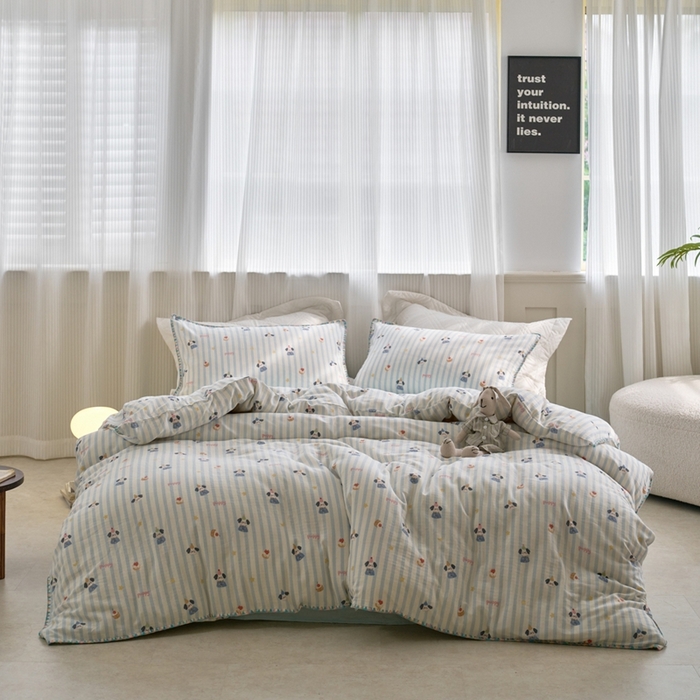 91家纺网 家纺一手货源 找家纺 洋铭区（原狠狠爱） 2025新款全棉彩边双层四件套 可爱娃娃