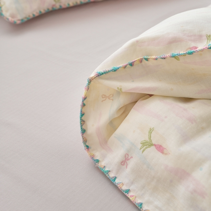 91家纺网 家纺一手货源 找家纺 洋铭区（原狠狠爱） 2025新款全棉彩边双层四件套 甜甜萝卜