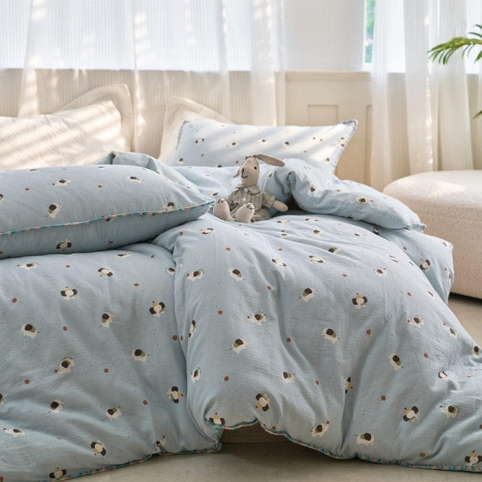 91家纺网 家纺一手货源 找家纺 洋铭区（原狠狠爱） 2025新款全棉彩边双层四件套 草莓小象