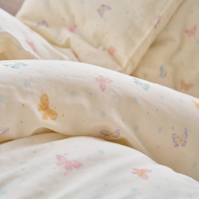 91家纺网 家纺一手货源 找家纺 洋铭区（原狠狠爱） 2025新款全棉彩边双层四件套 彩蝶仙子