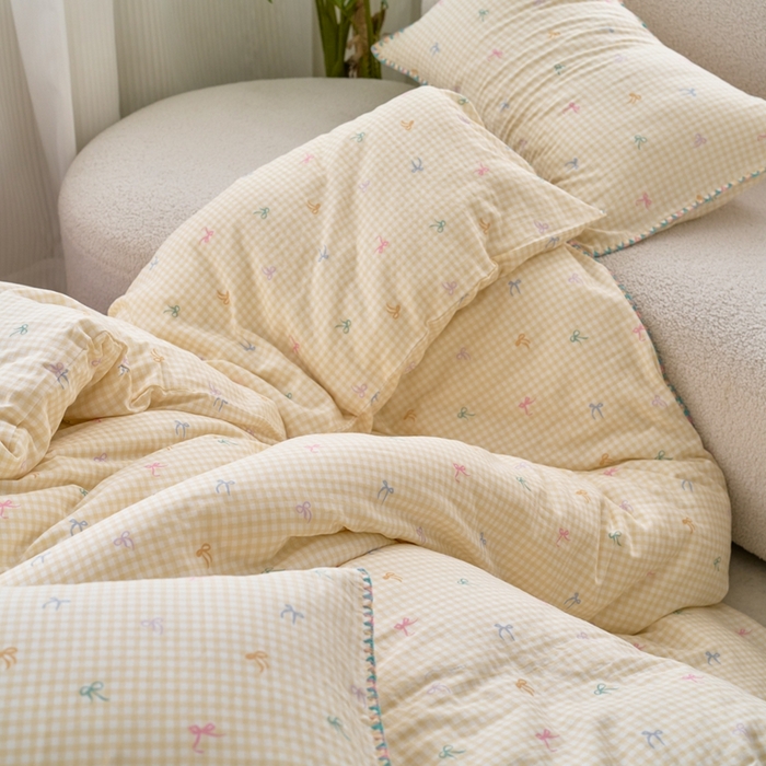 91家纺网 家纺一手货源 找家纺 洋铭区（原狠狠爱） 2025新款全棉彩边双层四件套 奶黄蝴蝶结