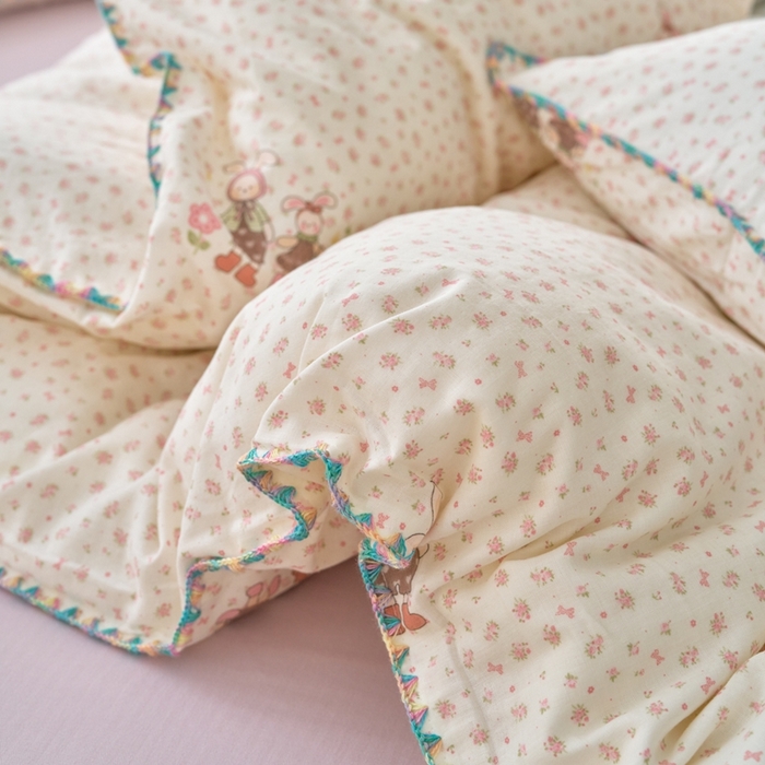 91家纺网 家纺一手货源 找家纺 洋铭区（原狠狠爱） 2025新款全棉彩边双层四件套 拉拉兔