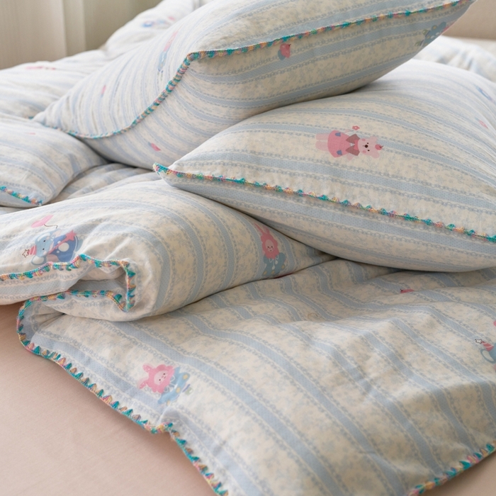 91家纺网 家纺一手货源 找家纺 洋铭区（原狠狠爱） 2025新款全棉彩边双层四件套 萌宝乐园