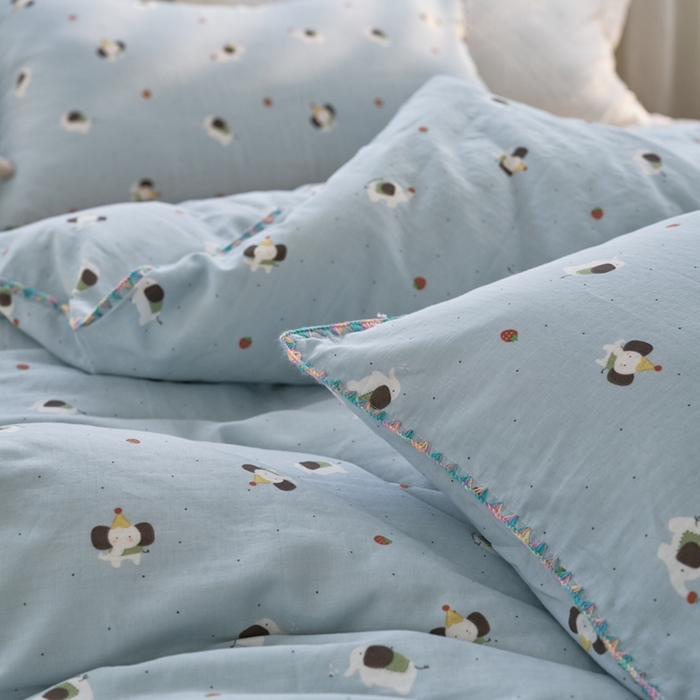 91家纺网 家纺一手货源 找家纺 洋铭区（原狠狠爱） 2025新款全棉彩边双层四件套 草莓小象