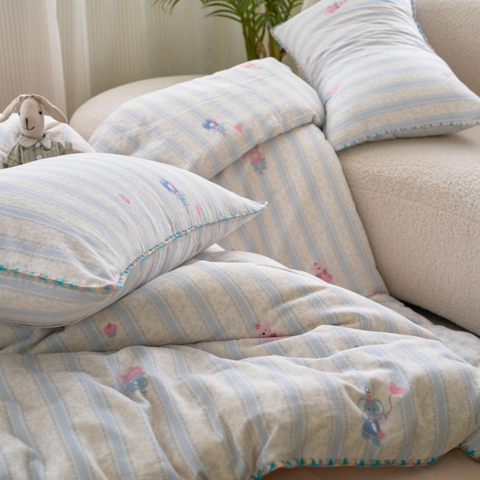 91家纺网 家纺一手货源 找家纺 洋铭区（原狠狠爱） 2025新款全棉彩边双层四件套 萌宝乐园