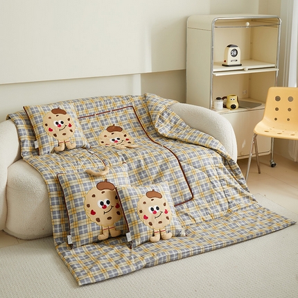 91家纺网 家纺一手货源 找家纺 （总）宝马家纺（原梦童画） 2025新款全棉四季款小饼干抱枕被