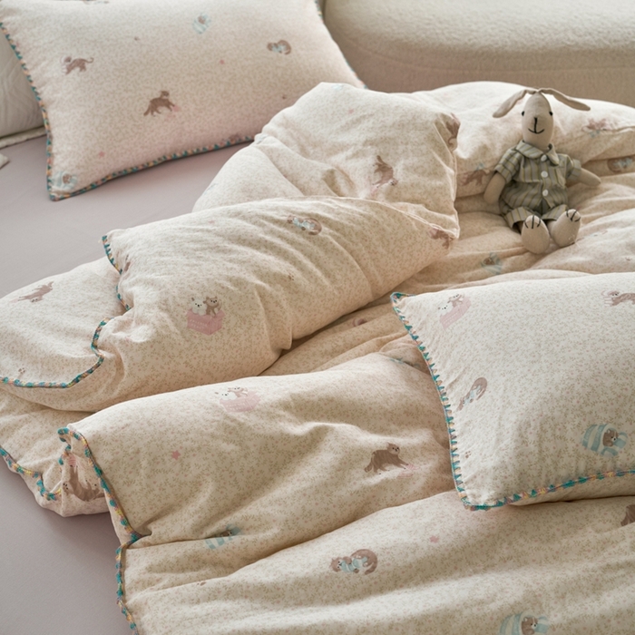 91家纺网 家纺一手货源 找家纺 洋铭区（原狠狠爱） 2025新款全棉彩边双层四件套 小懒猫