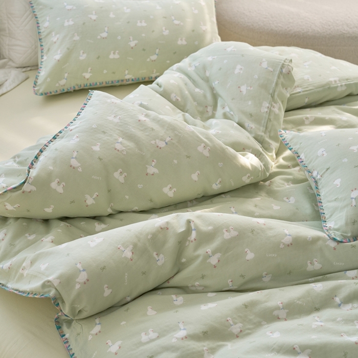 91家纺网 家纺一手货源 找家纺 洋铭区（原狠狠爱） 2025新款全棉彩边双层四件套 贝贝小鸭