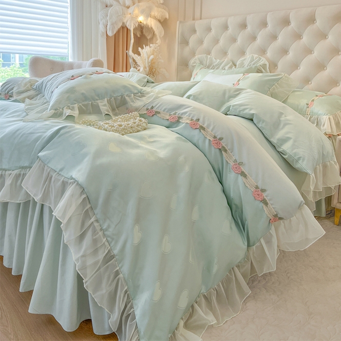 91家纺网 家纺一手货源 找家纺 瑞宝 2025新款法式花边全棉贡缎提花床裙款四件套-梦之语（控价265起） 梦之语-青柠绿