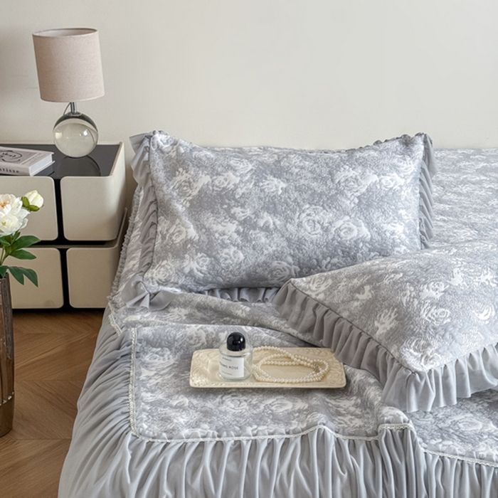 91家纺网 家纺一手货源 找家纺 九花鹿 2025新款PE双面提花床裙冰丝席-莫奈玫瑰 莫奈玫瑰-浅灰