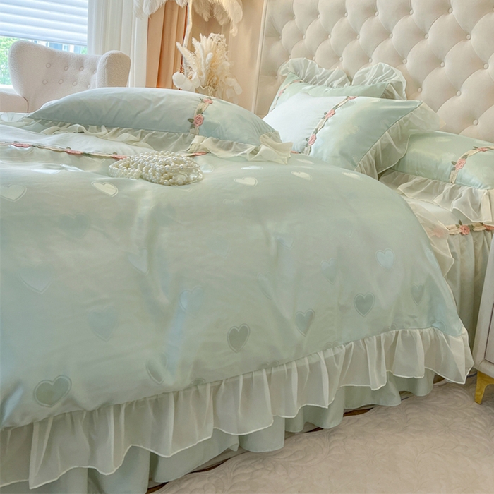 91家纺网 家纺一手货源 找家纺 瑞宝 2025新款法式花边全棉贡缎提花床裙款四件套-梦之语（控价265起） 梦之语-青柠绿