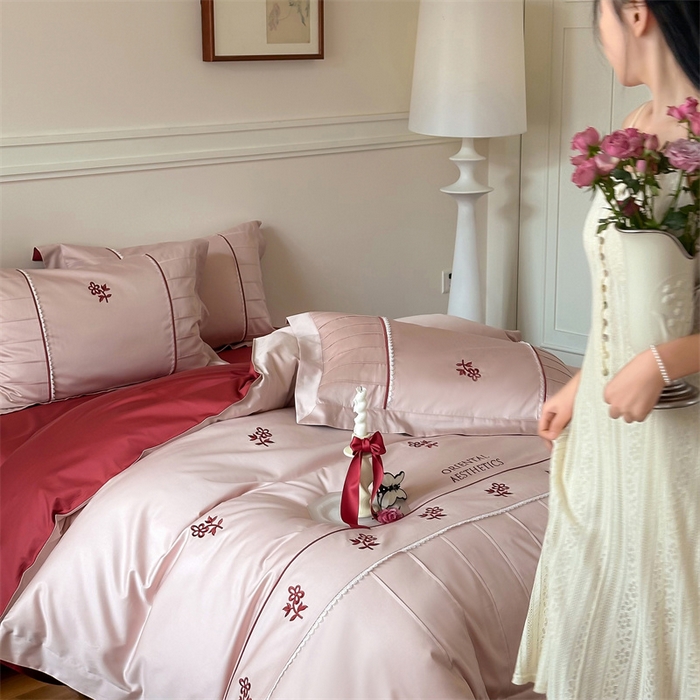 91家纺网 家纺一手货源 找家纺 宏羽纺家纺 2025新款100s全棉纯棉贡缎司马棉法式刺绣花边四件套 觅春-夹心粉