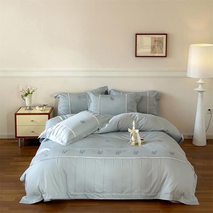 91家纺网 家纺一手货源 找家纺 宏羽纺家纺 2025新款100s全棉纯棉贡缎司马棉法式刺绣花边四件套 觅春-午后清晨