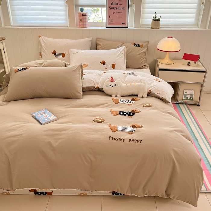 91家纺网 家纺一手货源 找家纺 如一 2025新款A类卡通印加毛巾绣水洗云朵棉四件套（提供买家秀） 腊肠犬