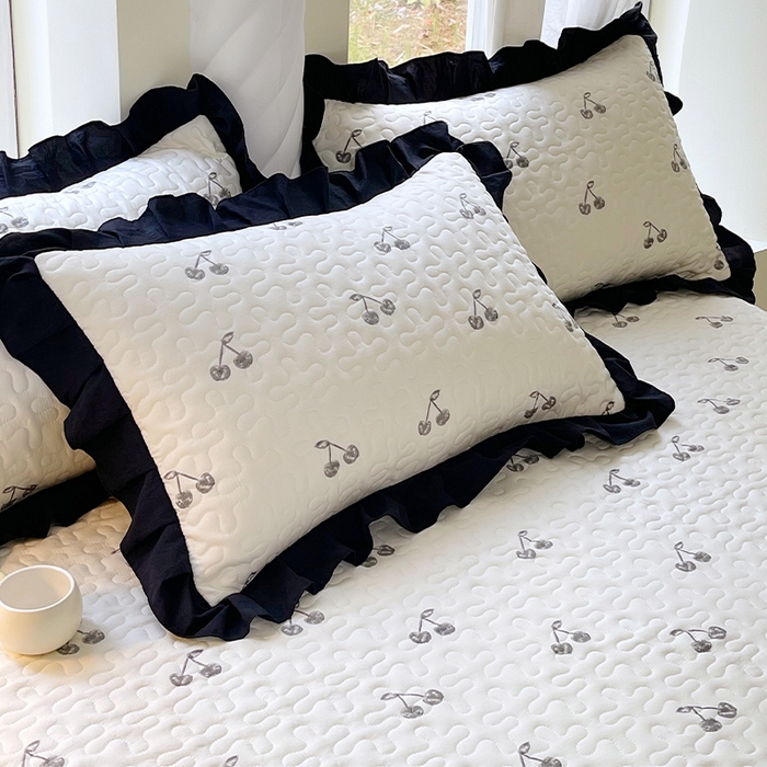 91家纺网 家纺一手货源 找家纺 （总）雨彤家纺2025新款赫本风水洗棉夹棉花边枕套