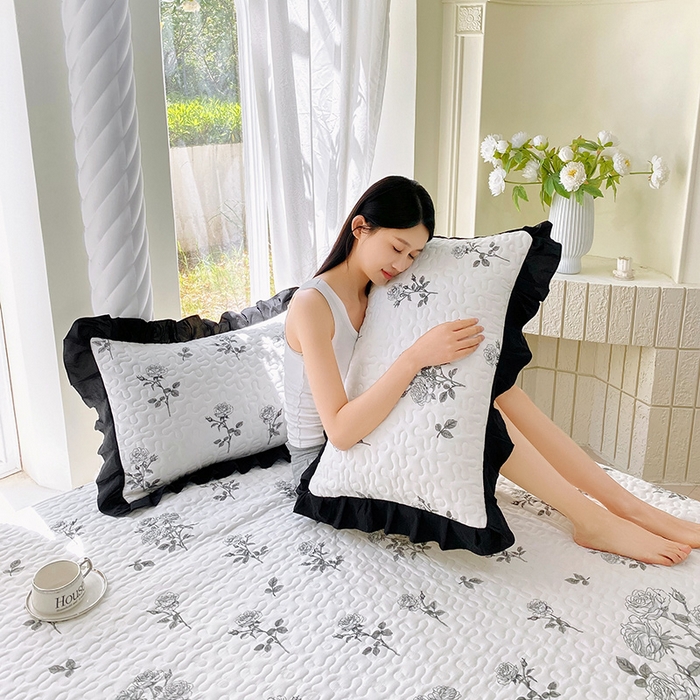 91家纺网 家纺一手货源 找家纺 （总）雨彤家纺2025新款赫本风水洗棉夹棉花边枕套