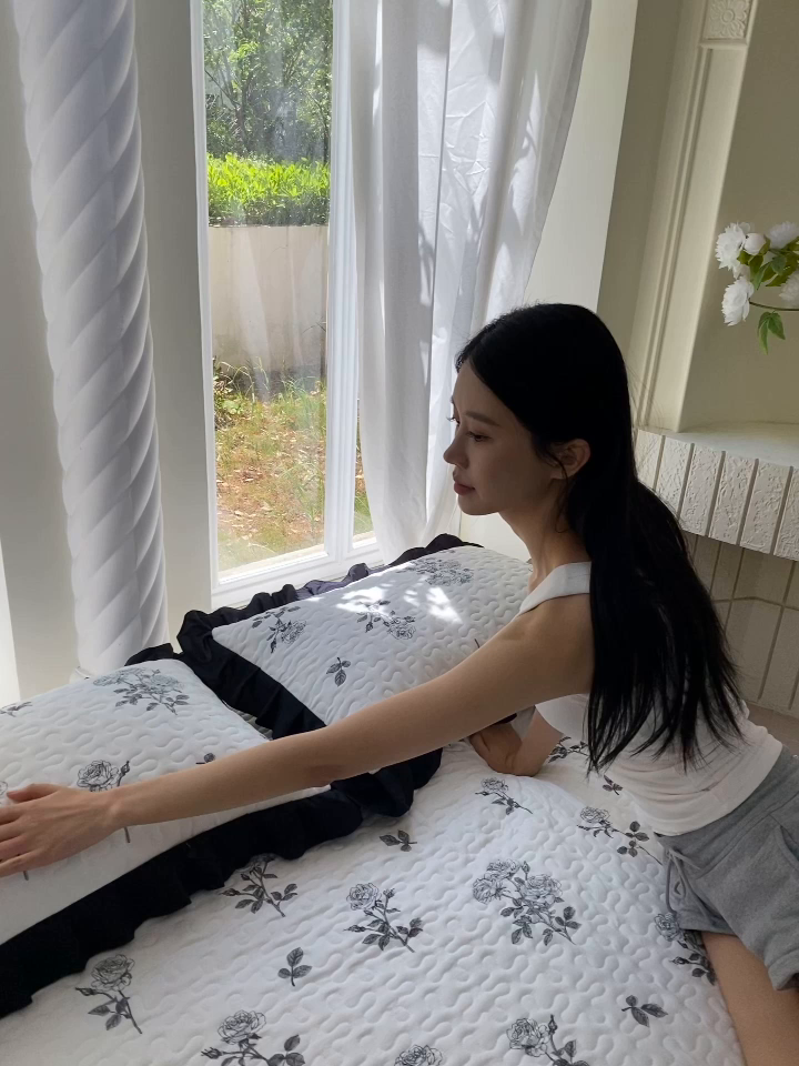 91家纺网 家纺一手货源 找家纺 （总）雨彤家纺2025新款赫本风水洗棉夹棉花边枕套