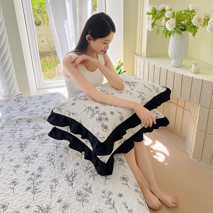 91家纺网 家纺一手货源 找家纺 雨彤家纺2025新款赫本风水洗棉夹棉花边枕套 爱枝蔓