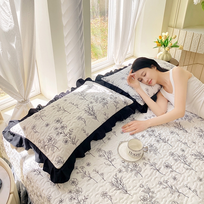 91家纺网 家纺一手货源 找家纺 雨彤家纺2025新款赫本风水洗棉夹棉花边枕套 爱枝蔓