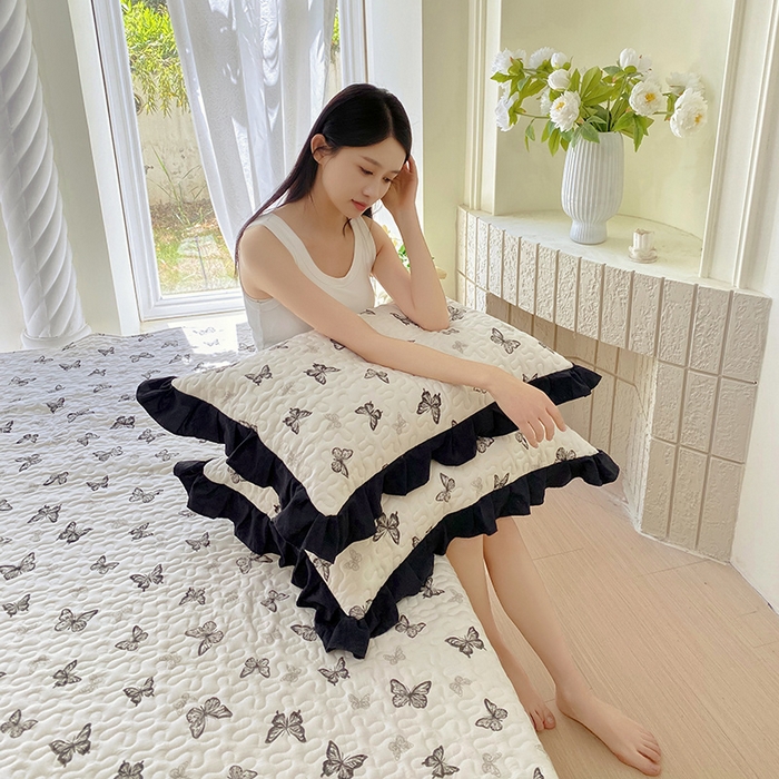 91家纺网 家纺一手货源 找家纺 雨彤家纺2025新款赫本风水洗棉夹棉花边枕套 蝴蝶