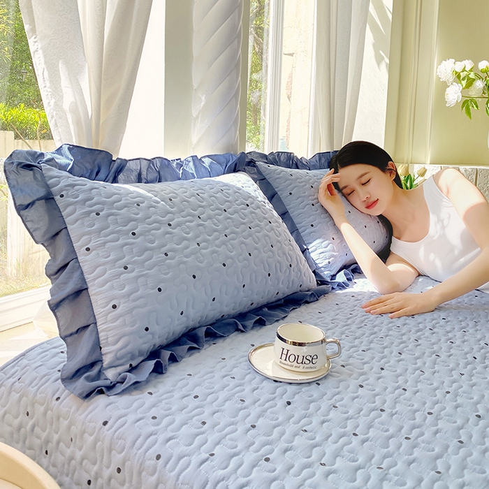 91家纺网 家纺一手货源 找家纺 雨彤家纺2025新款赫本风水洗棉夹棉花边枕套 芋艿波波-兰