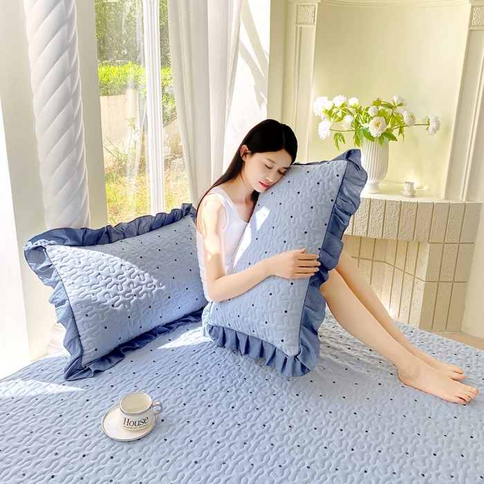 91家纺网 家纺一手货源 找家纺 雨彤家纺2025新款赫本风水洗棉夹棉花边枕套 芋艿波波-兰