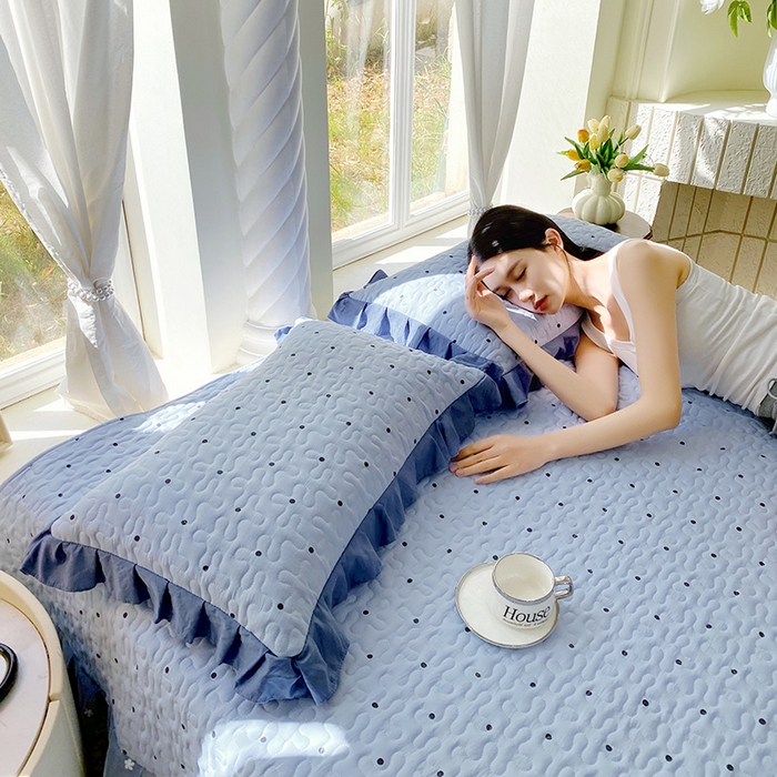 91家纺网 家纺一手货源 找家纺 雨彤家纺2025新款赫本风水洗棉夹棉花边枕套 芋艿波波-兰