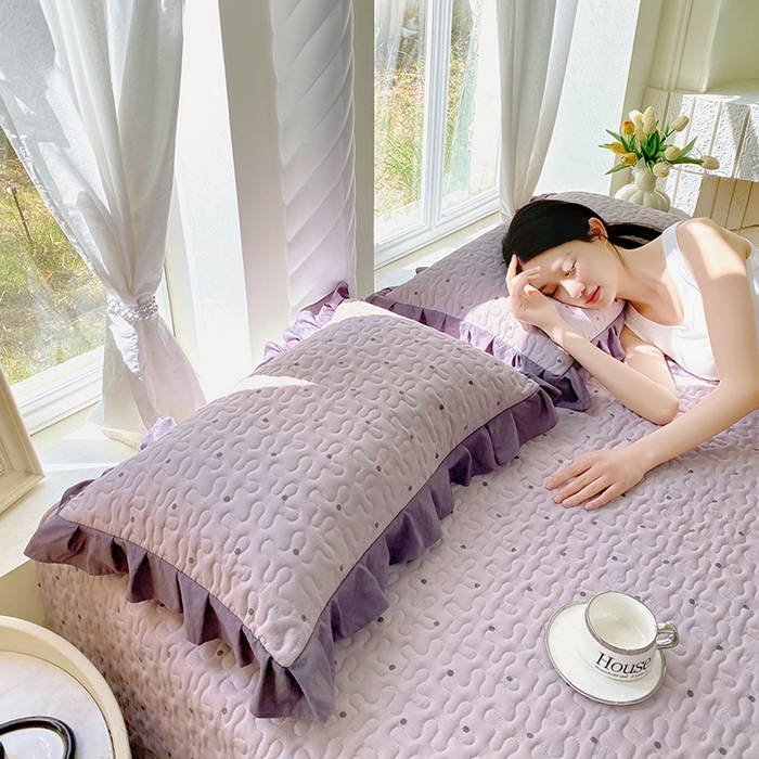 91家纺网 家纺一手货源 找家纺 雨彤家纺2025新款赫本风水洗棉夹棉花边枕套 芋艿波波-紫