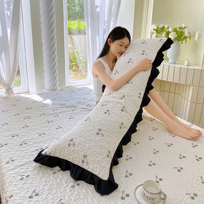 91家纺网 家纺一手货源 找家纺 雨彤家纺2025新款赫本风水洗棉花边夹棉枕套双人款 樱桃