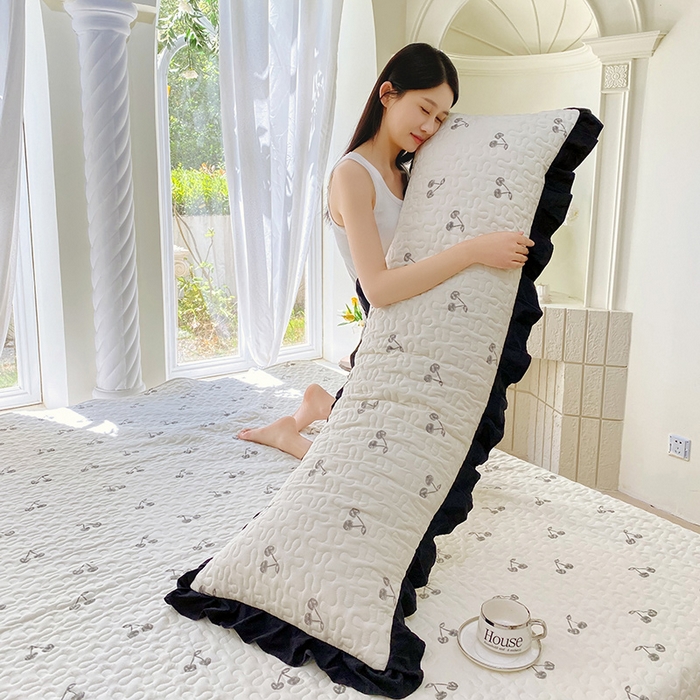 91家纺网 家纺一手货源 找家纺 雨彤家纺2025新款赫本风水洗棉花边夹棉枕套双人款 樱桃