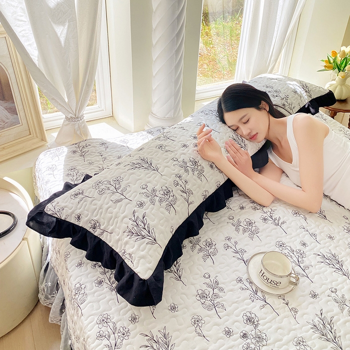 91家纺网 家纺一手货源 找家纺 雨彤家纺2025新款赫本风水洗棉花边夹棉枕套双人款 爱枝蔓