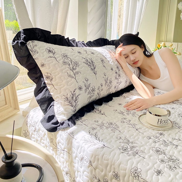 91家纺网 家纺一手货源 找家纺 雨彤家纺2025新款赫本风水洗棉花边夹棉枕套双人款 爱枝蔓