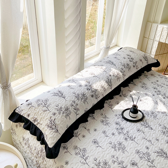 91家纺网 家纺一手货源 找家纺 雨彤家纺2025新款赫本风水洗棉花边夹棉枕套双人款 爱枝蔓