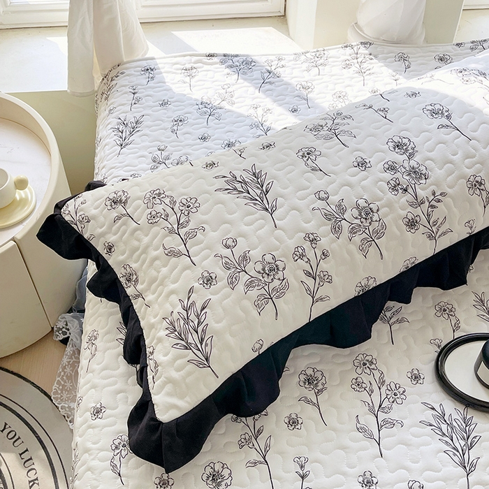 91家纺网 家纺一手货源 找家纺 雨彤家纺2025新款赫本风水洗棉花边夹棉枕套双人款 爱枝蔓