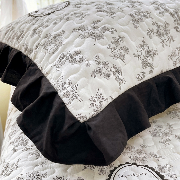 91家纺网 家纺一手货源 找家纺 雨彤家纺2025新款赫本风水洗棉花边夹棉枕套双人款 澜音花香