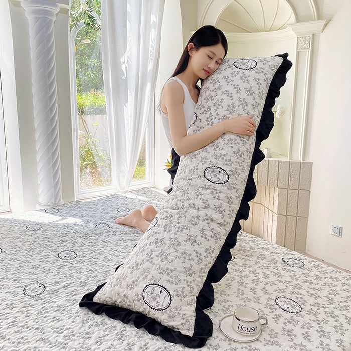 91家纺网 家纺一手货源 找家纺 雨彤家纺2025新款赫本风水洗棉花边夹棉枕套双人款 澜音花香