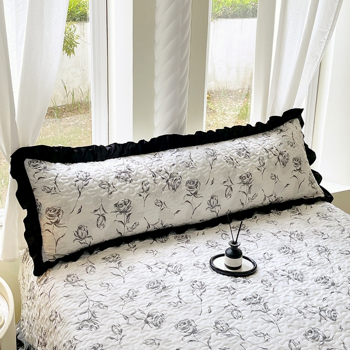 91家纺网 家纺一手货源 找家纺 雨彤家纺2025新款赫本风水洗棉花边夹棉枕套双人款 水墨玫瑰