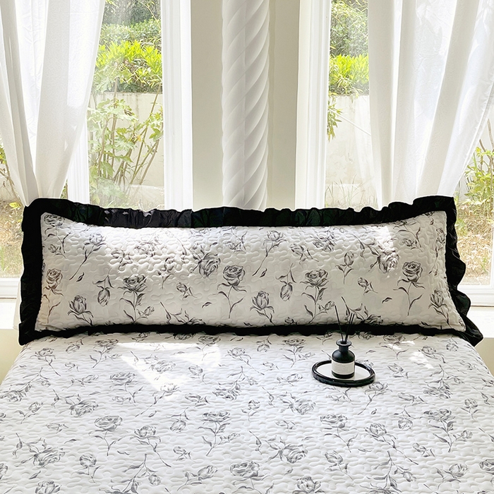 91家纺网 家纺一手货源 找家纺 雨彤家纺2025新款赫本风水洗棉花边夹棉枕套双人款 水墨玫瑰