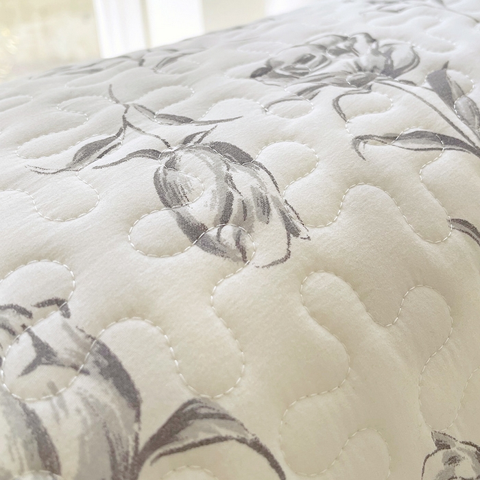 91家纺网 家纺一手货源 找家纺 雨彤家纺2025新款赫本风水洗棉花边夹棉枕套双人款 水墨玫瑰