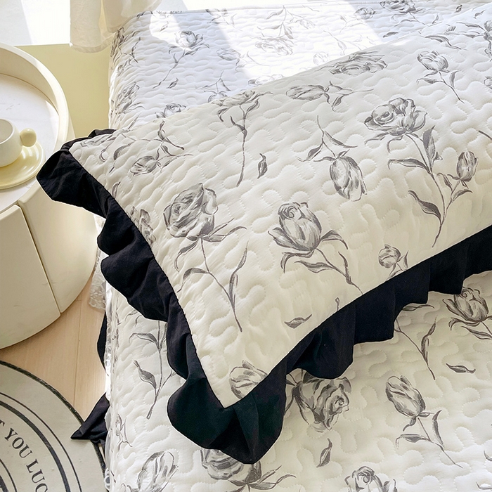 91家纺网 家纺一手货源 找家纺 雨彤家纺2025新款赫本风水洗棉花边夹棉枕套双人款 水墨玫瑰