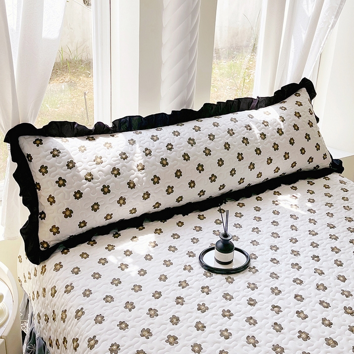 91家纺网 家纺一手货源 找家纺 雨彤家纺2025新款赫本风水洗棉花边夹棉枕套双人款 栗南微