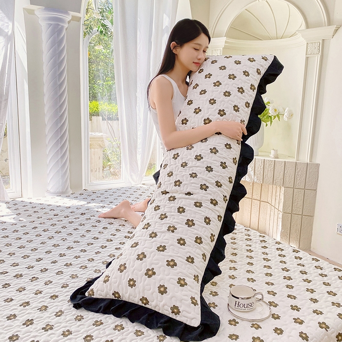 91家纺网 家纺一手货源 找家纺 雨彤家纺2025新款赫本风水洗棉花边夹棉枕套双人款 栗南微