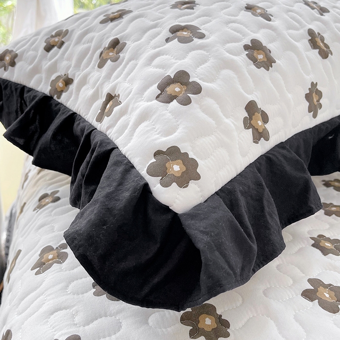 91家纺网 家纺一手货源 找家纺 雨彤家纺2025新款赫本风水洗棉花边夹棉枕套双人款 栗南微