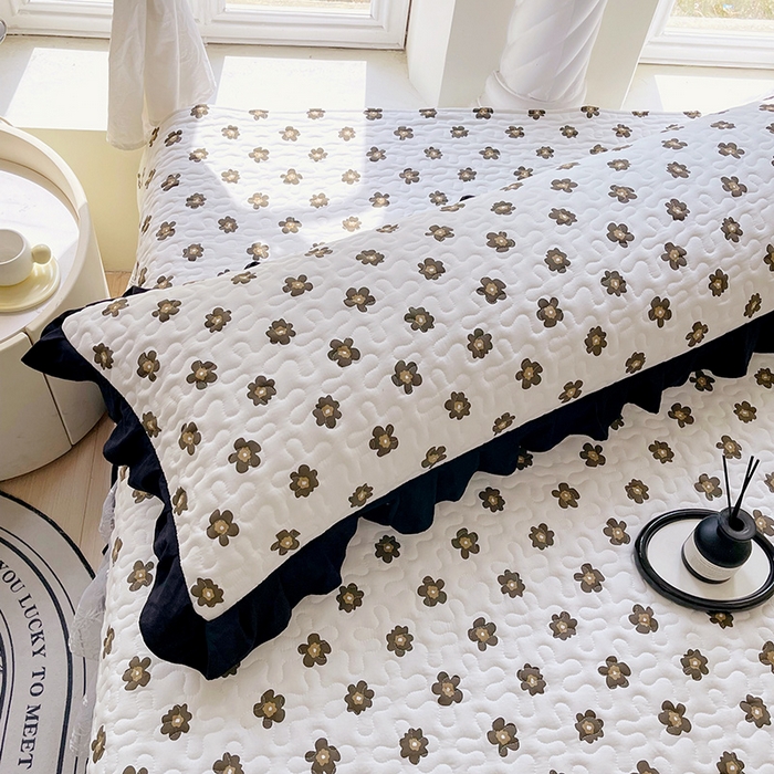 91家纺网 家纺一手货源 找家纺 雨彤家纺2025新款赫本风水洗棉花边夹棉枕套双人款 栗南微