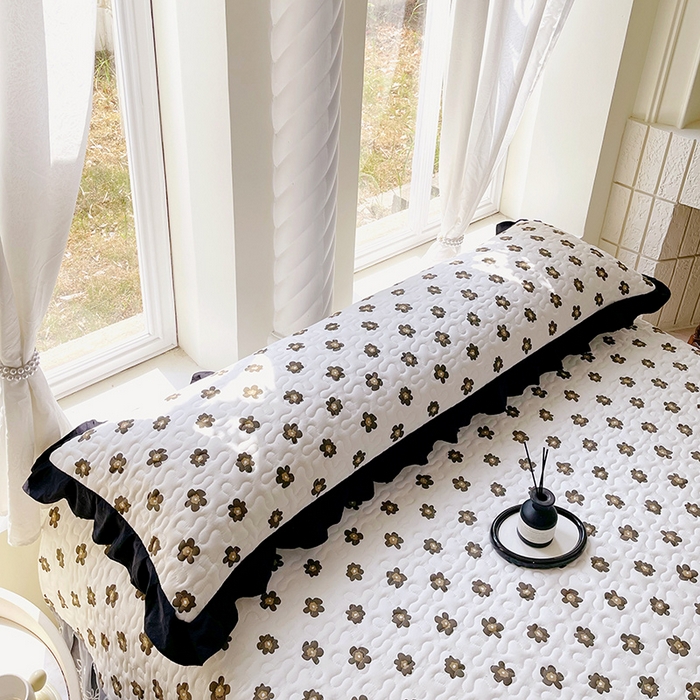 91家纺网 家纺一手货源 找家纺 雨彤家纺2025新款赫本风水洗棉花边夹棉枕套双人款 栗南微