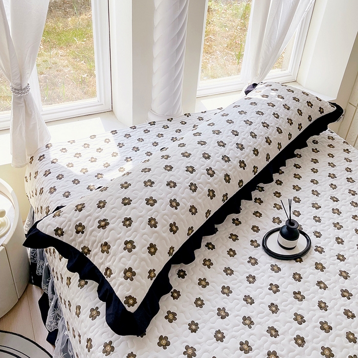 91家纺网 家纺一手货源 找家纺 雨彤家纺2025新款赫本风水洗棉花边夹棉枕套双人款 栗南微