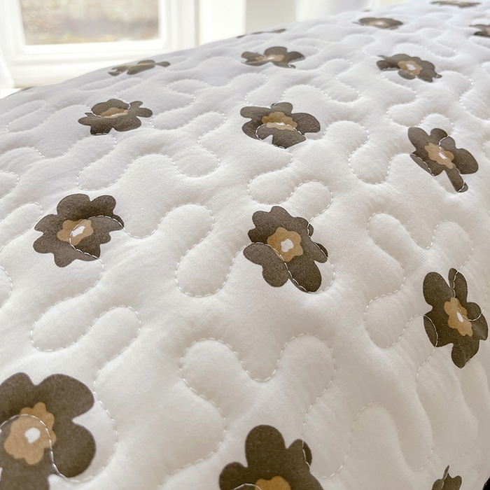 91家纺网 家纺一手货源 找家纺 雨彤家纺2025新款赫本风水洗棉花边夹棉枕套双人款 栗南微