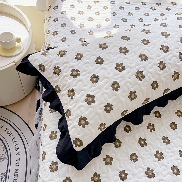 91家纺网 家纺一手货源 找家纺 雨彤家纺2025新款赫本风水洗棉花边夹棉枕套双人款 栗南微